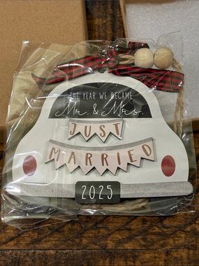 Rustic 'Just Married 2025' Wedding Car Hanging ornament sign- White